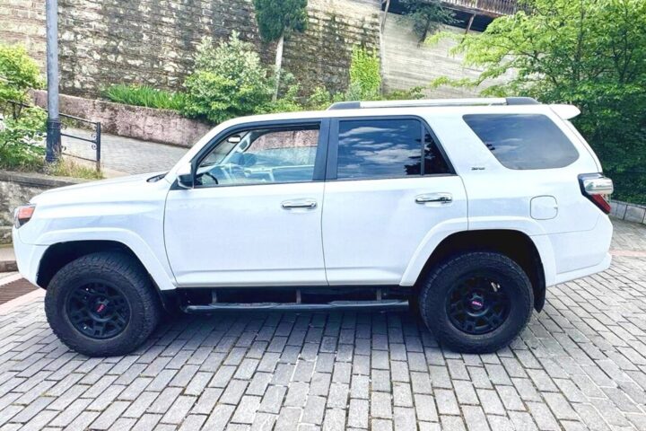Toyota 4Runner 2021 white