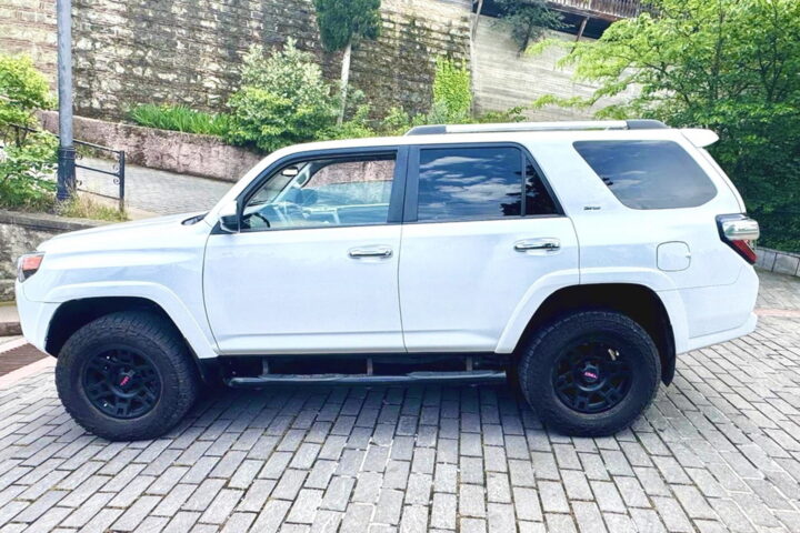 Toyota 4Runner 2021 white
