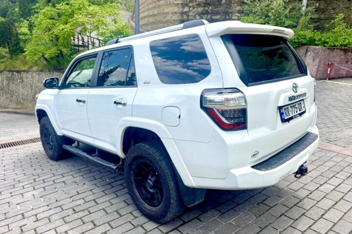 Toyota 4Runner 2021 white
