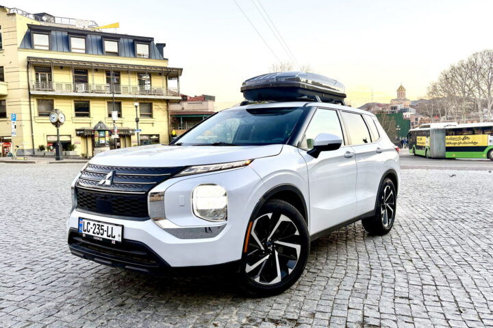 Mitsubishi Outlander 2021 White